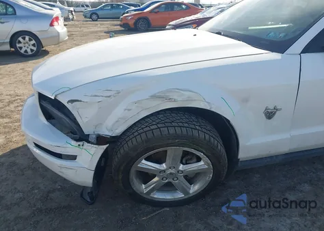 2009 Ford Mustang V6/V6 Premium z USA, uszkodzony, nr VIN 1ZVHT80N795127085